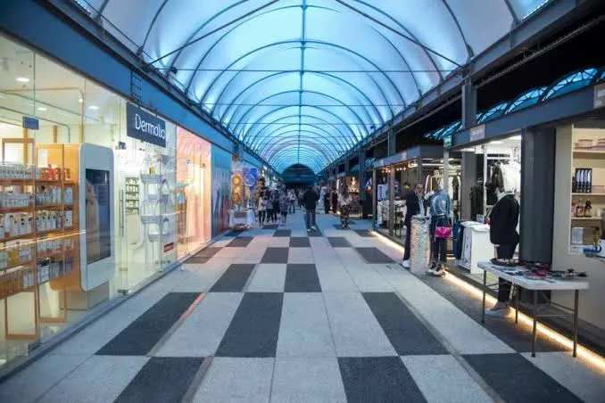 Plaza comercial de Espacio Prime